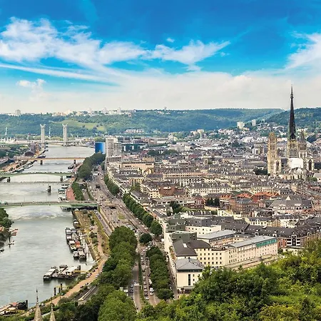 Share & Cheers Ostello Rouen