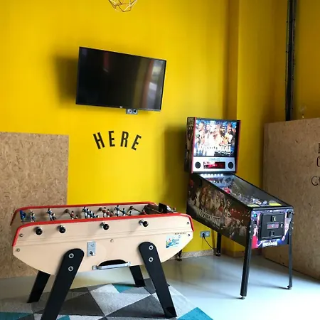 Share & Cheers Hostel Rouen